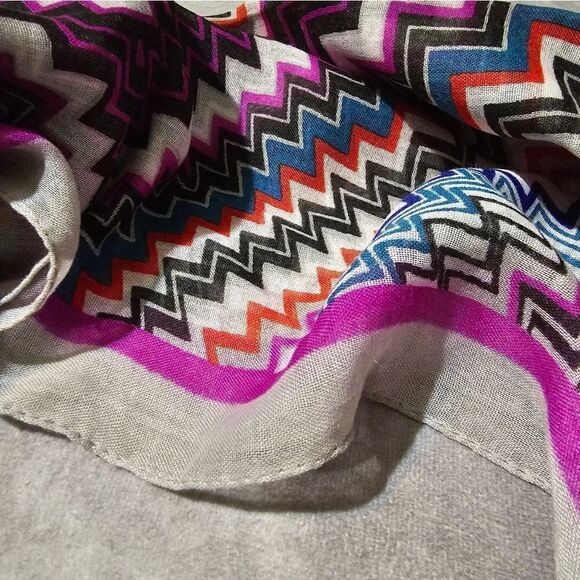 COLLECTION EIGHTEEN Zig Zag Square Polyester Scarf 39" x 39" - Picture 3 of 4